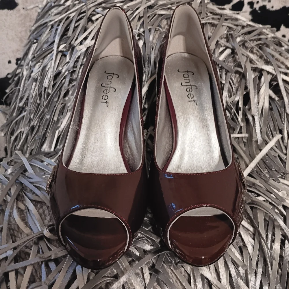 FANFEET heels collegiate Texas A&M Gig'Em maroon peep toe logo - 7.5
